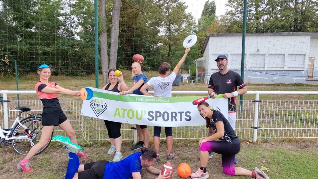 Groupe Atou’Sports 91 Groupe Atou’Sports 91 avec la banderole multisports adultes